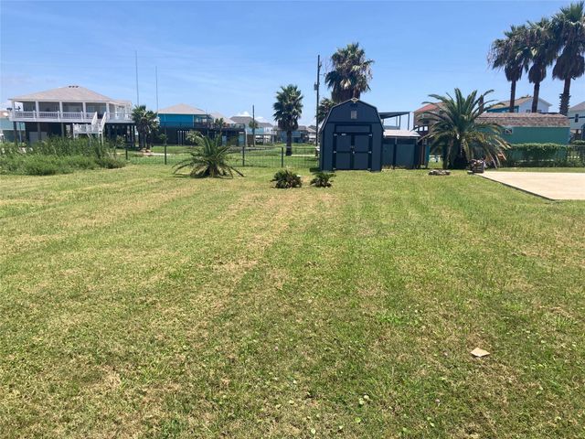 892 Bowers Lane, Crystal Beach, TX 77650