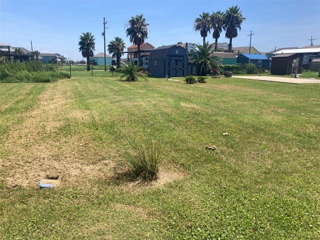 892 Bowers Lane, Crystal Beach, TX 77650