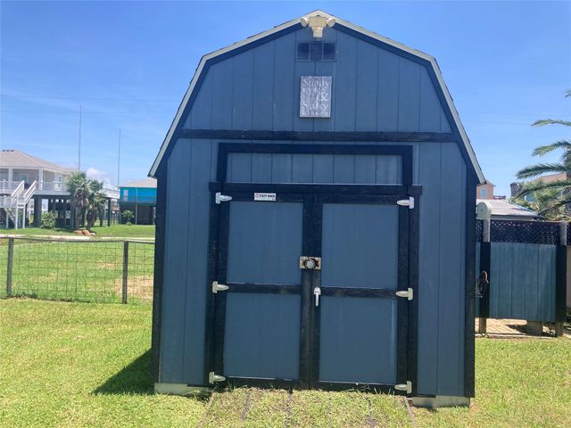 892 Bowers Lane, Crystal Beach, TX 77650