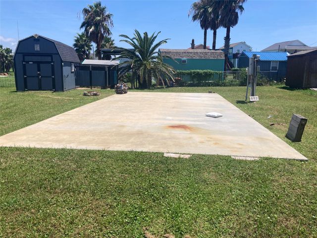 892 Bowers Lane, Crystal Beach, TX 77650