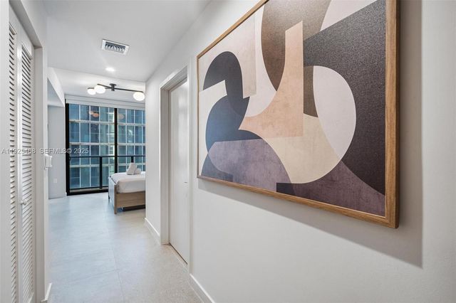 11 NE 6th Street 2206, Miami, FL 33132