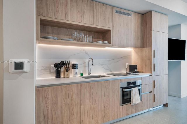 11 NE 6th Street 2206, Miami, FL 33132