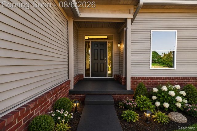 125 Ridge Field Court, Oxford Charter Township, MI 48371