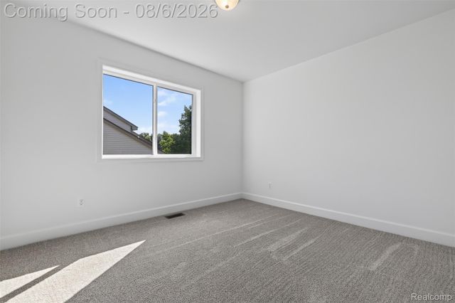 125 Ridge Field Court, Oxford Charter Township, MI 48371