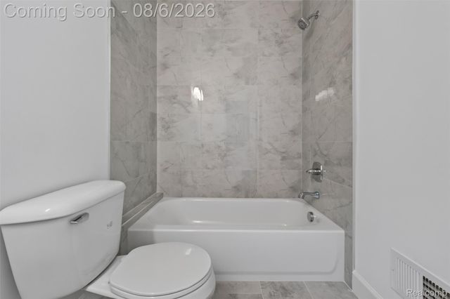 125 Ridge Field Court, Oxford Charter Township, MI 48371