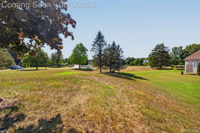 125 Ridge Field Court, Oxford Charter Township, MI 48371