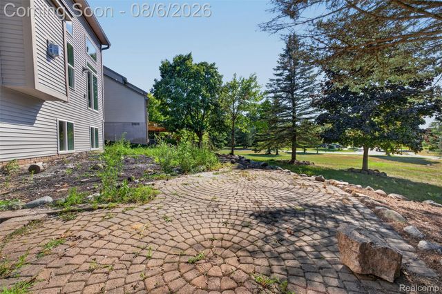 125 Ridge Field Court, Oxford Charter Township, MI 48371