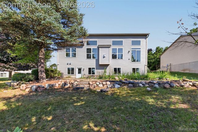 125 Ridge Field Court, Oxford Charter Township, MI 48371