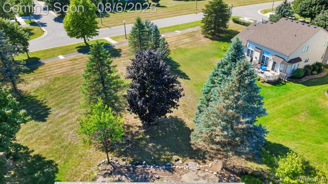 125 Ridge Field Court, Oxford Charter Township, MI 48371