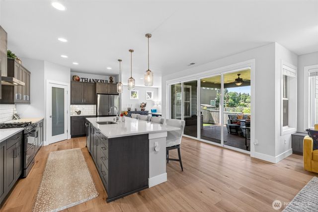 11020 71st Ave CT E, Puyallup, WA 98373