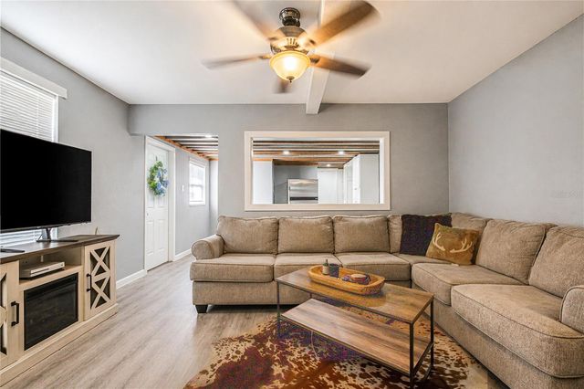 402 E MAIN STREET, Dundee, FL 33838