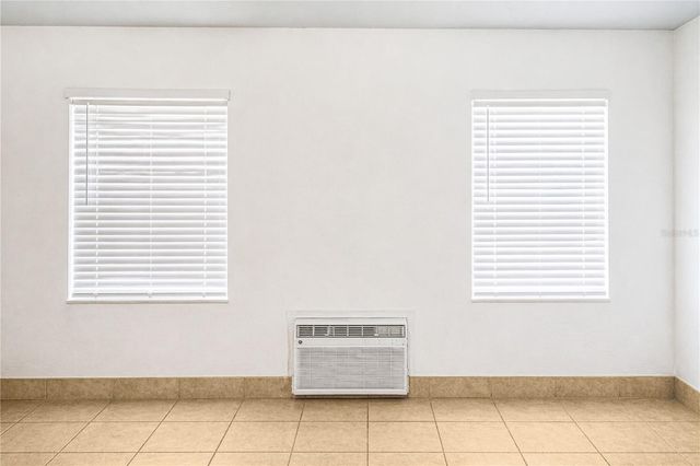 402 E MAIN STREET, Dundee, FL 33838