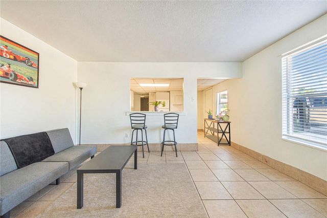 402 E MAIN STREET, Dundee, FL 33838