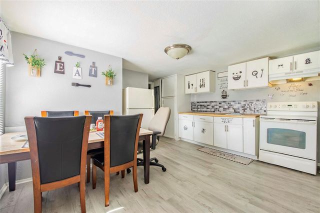 402 E MAIN STREET, Dundee, FL 33838