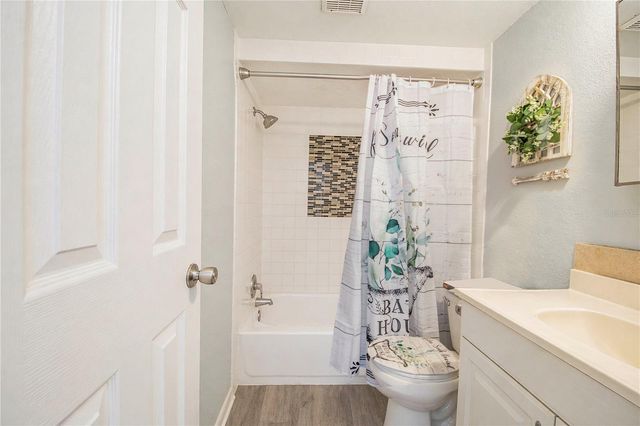 402 E MAIN STREET, Dundee, FL 33838