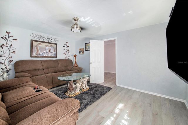 402 E MAIN STREET, Dundee, FL 33838