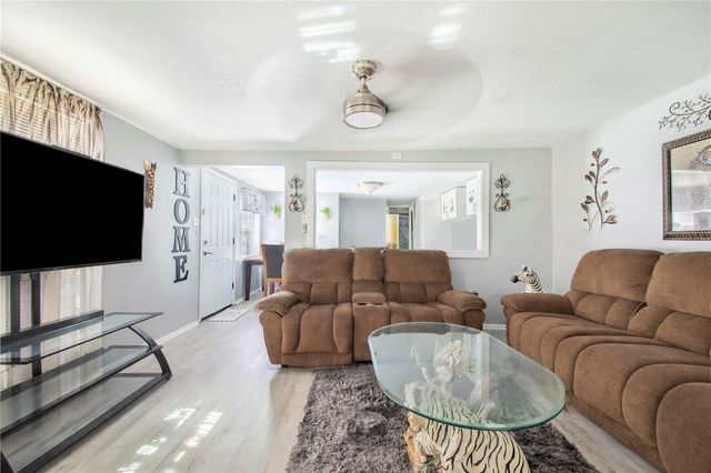 402 E MAIN STREET, Dundee, FL 33838