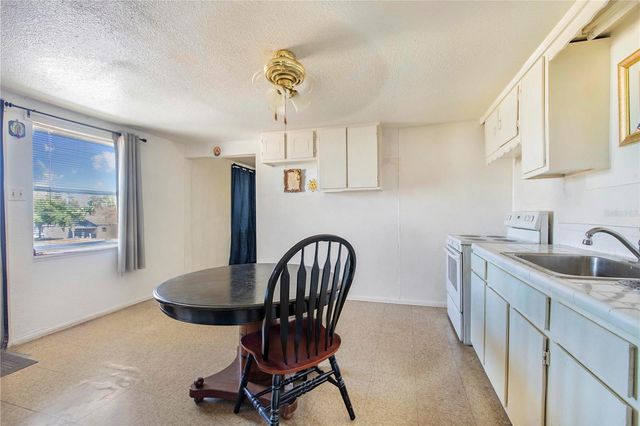 402 E MAIN STREET, Dundee, FL 33838