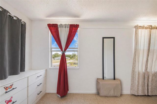 402 E MAIN STREET, Dundee, FL 33838