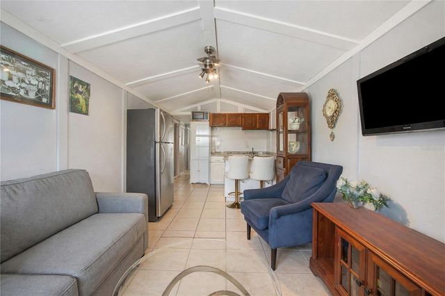 402 E MAIN STREET, Dundee, FL 33838