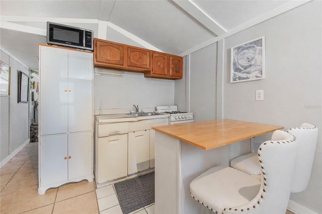 402 E MAIN STREET, Dundee, FL 33838