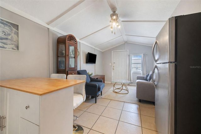 402 E MAIN STREET, Dundee, FL 33838