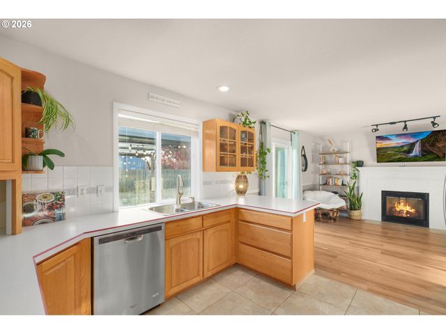 1593 Sw 213TH Ave, Beaverton, OR 97003