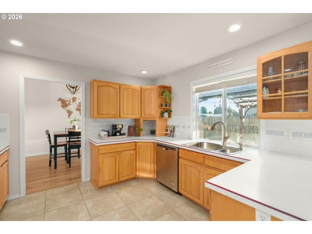 1593 Sw 213TH Ave, Beaverton, OR 97003