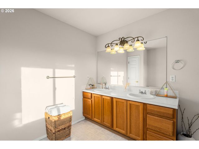 1593 Sw 213TH Ave, Beaverton, OR 97003