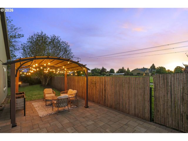 1593 Sw 213TH Ave, Beaverton, OR 97003