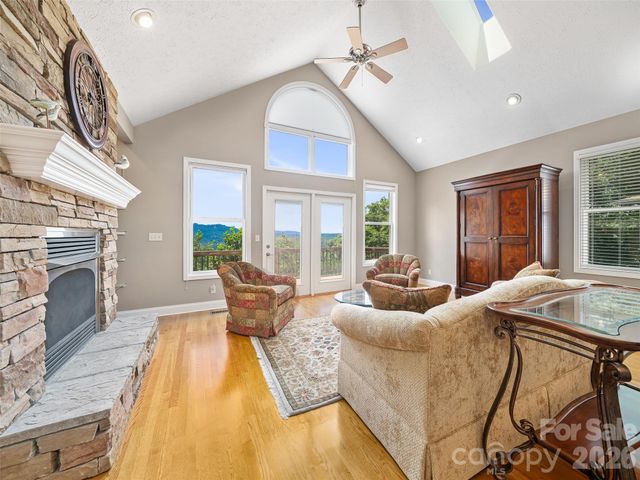 67 Ashefield Court, Hendersonville, NC 28791