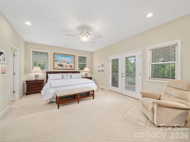67 Ashefield Court, Hendersonville, NC 28791