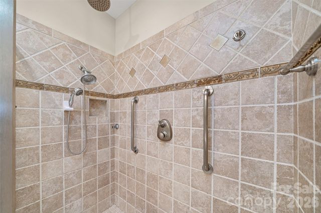 67 Ashefield Court, Hendersonville, NC 28791