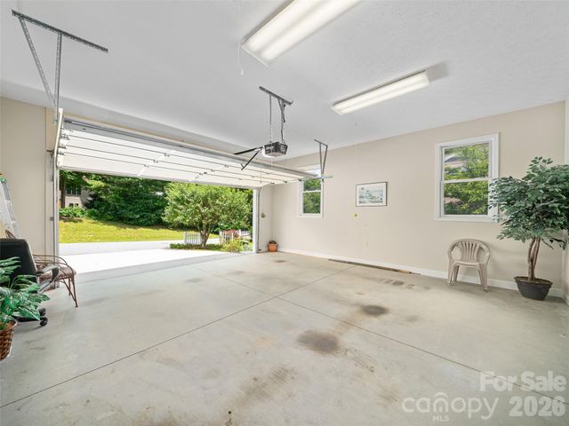 67 Ashefield Court, Hendersonville, NC 28791