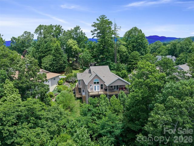 67 Ashefield Court, Hendersonville, NC 28791