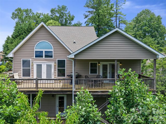67 Ashefield Court, Hendersonville, NC 28791