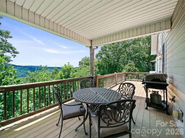 67 Ashefield Court, Hendersonville, NC 28791