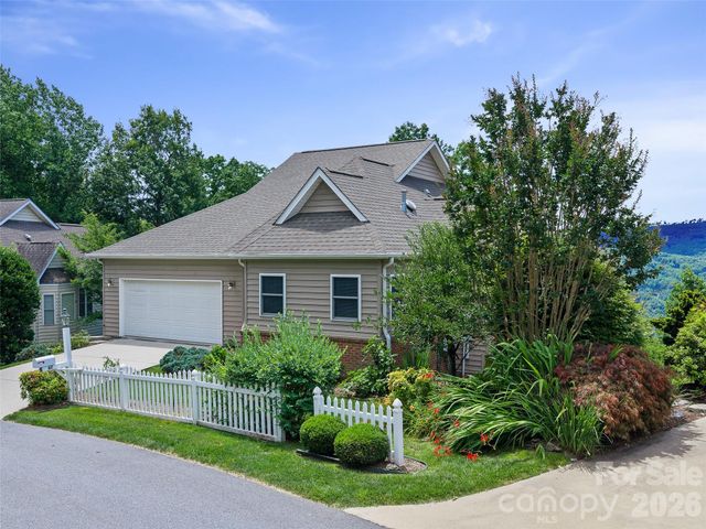 67 Ashefield Court, Hendersonville, NC 28791