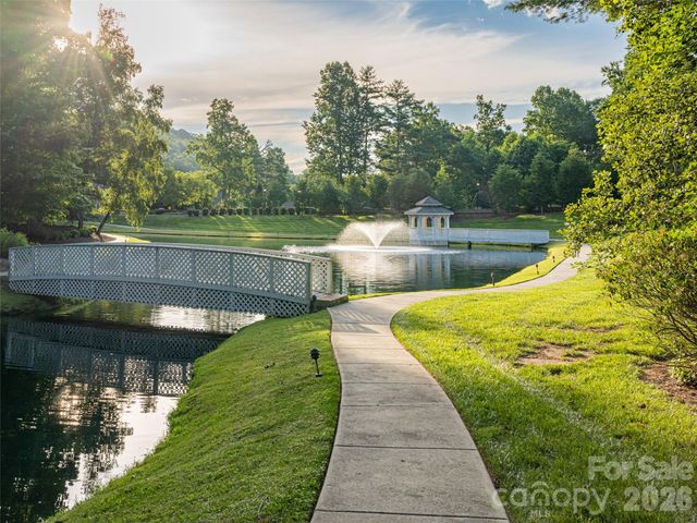67 Ashefield Court, Hendersonville, NC 28791