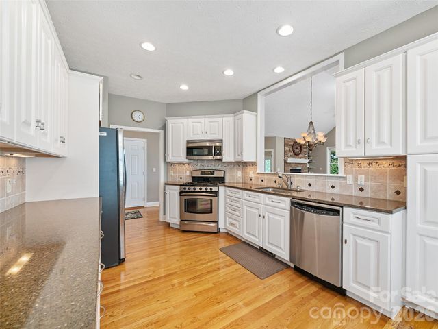 67 Ashefield Court, Hendersonville, NC 28791