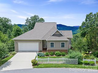 67 Ashefield Court, Hendersonville, NC 28791