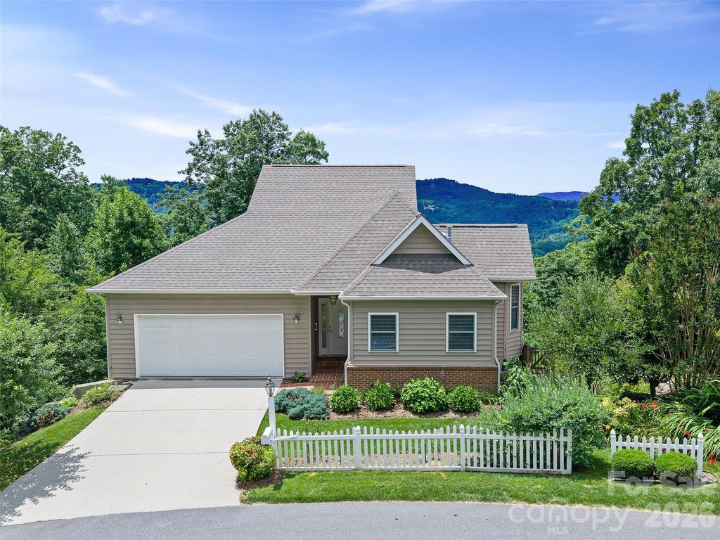 67 Ashefield Court, Hendersonville, NC 28791