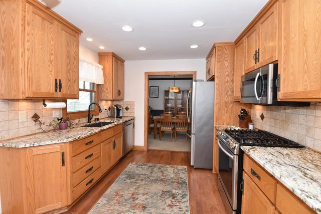 631 Hialeah DRIVE, Racine, WI 53402