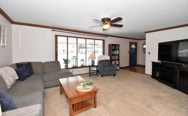 631 Hialeah DRIVE, Racine, WI 53402