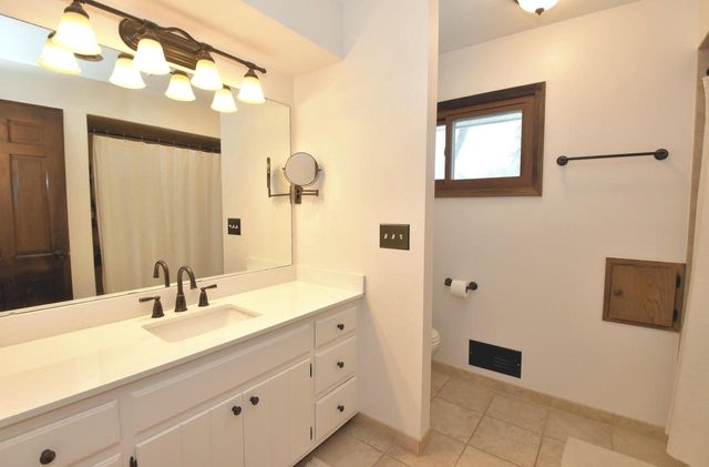 631 Hialeah DRIVE, Racine, WI 53402