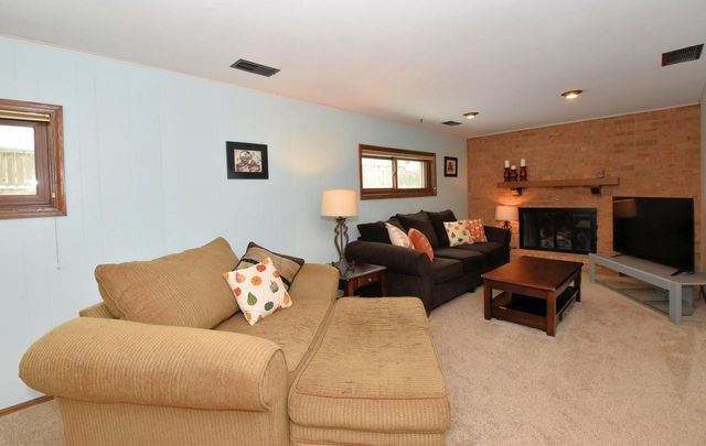 631 Hialeah DRIVE, Racine, WI 53402