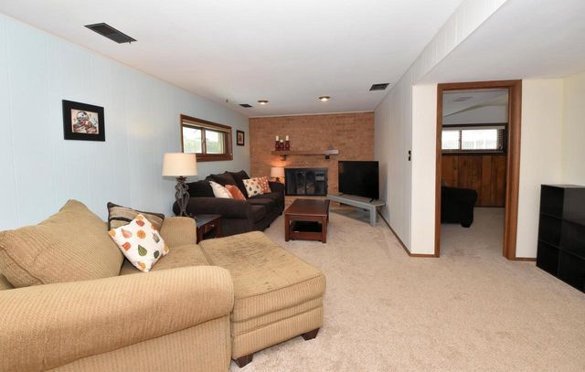 631 Hialeah DRIVE, Racine, WI 53402