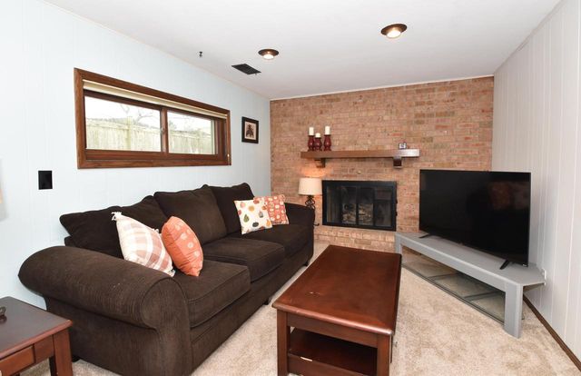 631 Hialeah DRIVE, Racine, WI 53402