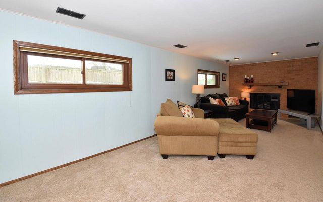 631 Hialeah DRIVE, Racine, WI 53402