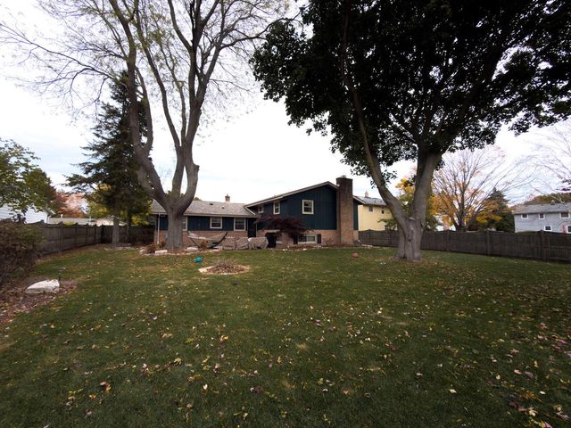 631 Hialeah DRIVE, Racine, WI 53402